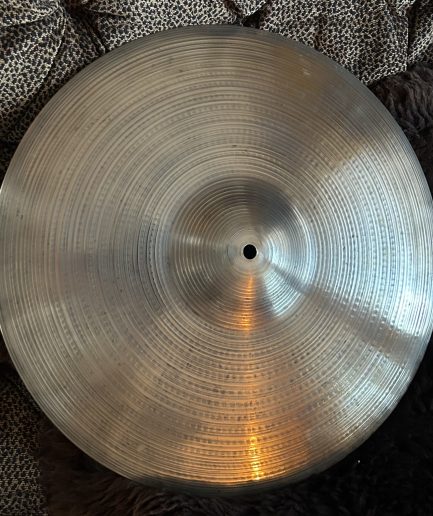 18” A Zildjian Thin Crash Hollow Logo [1978–1982] 1372g