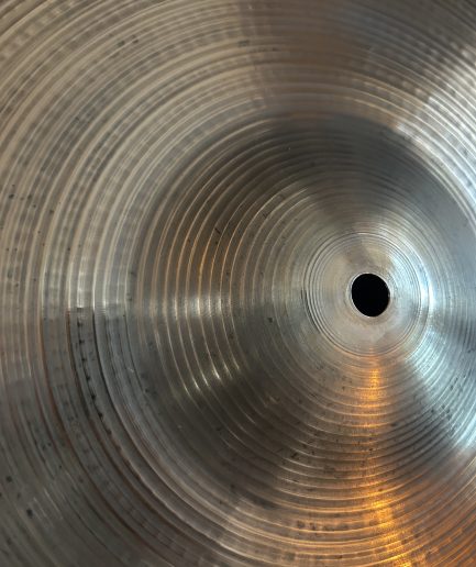 18” A Zildjian Thin Crash Hollow Logo [1978–1982] 1372g