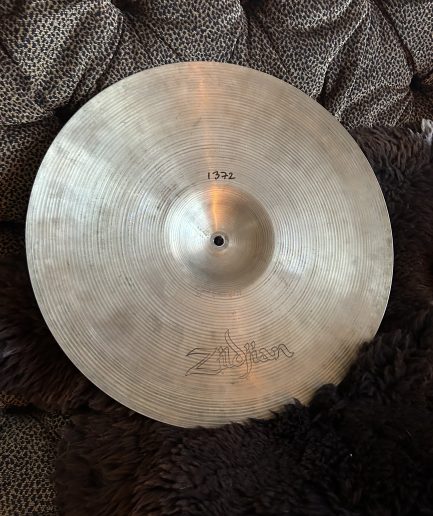 18” A Zildjian Thin Crash Hollow Logo [1978–1982] 1372g